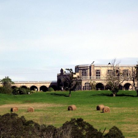 Готель Bygracealone Manor Outeniekwa Екстер'єр фото