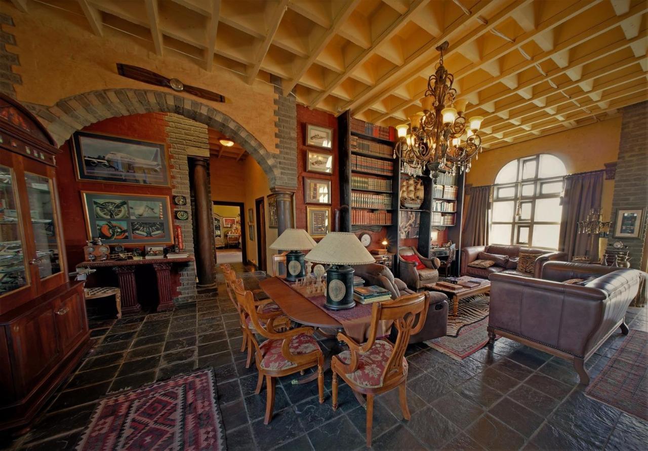 Готель Bygracealone Manor Outeniekwa Екстер'єр фото