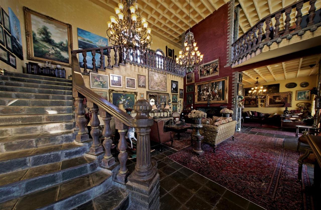 Готель Bygracealone Manor Outeniekwa Екстер'єр фото