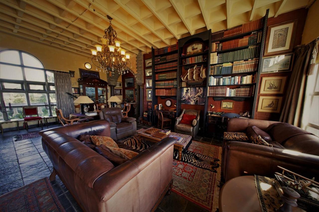 Готель Bygracealone Manor Outeniekwa Екстер'єр фото