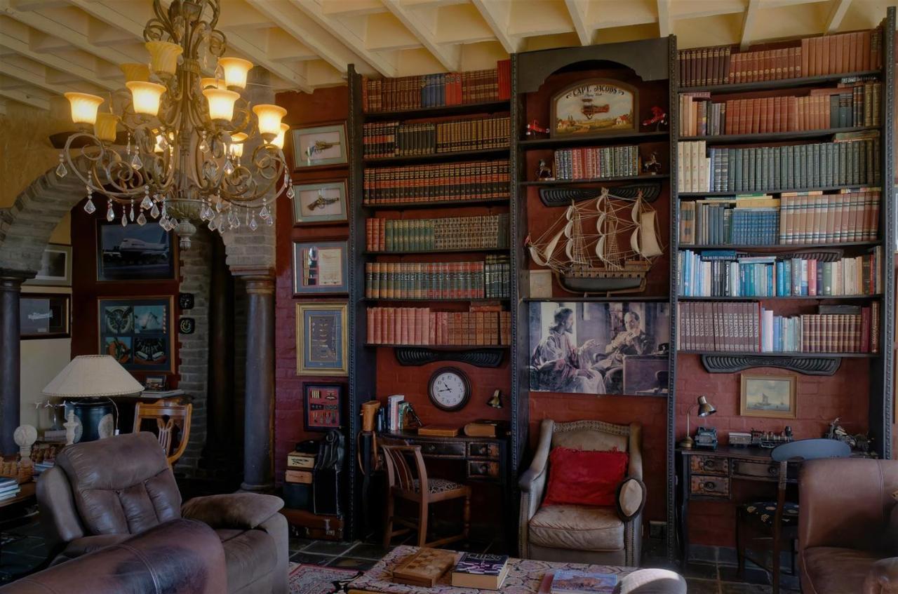 Готель Bygracealone Manor Outeniekwa Екстер'єр фото