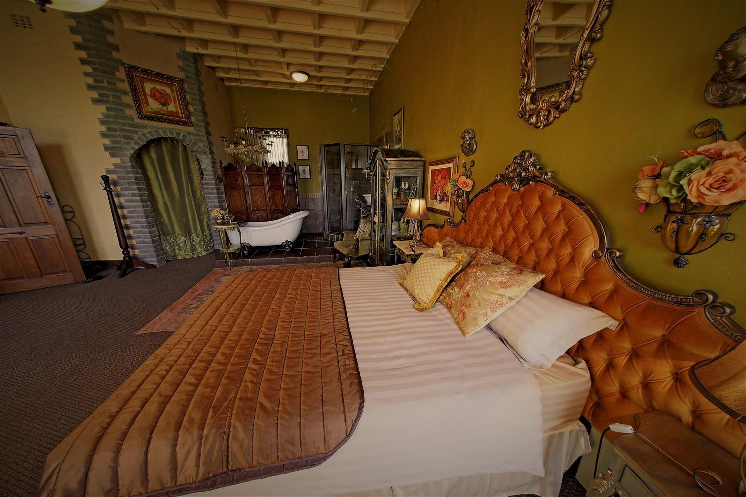 Готель Bygracealone Manor Outeniekwa Екстер'єр фото