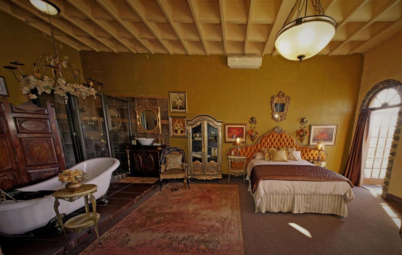 Готель Bygracealone Manor Outeniekwa Екстер'єр фото