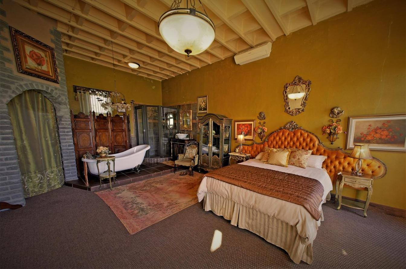 Готель Bygracealone Manor Outeniekwa Екстер'єр фото