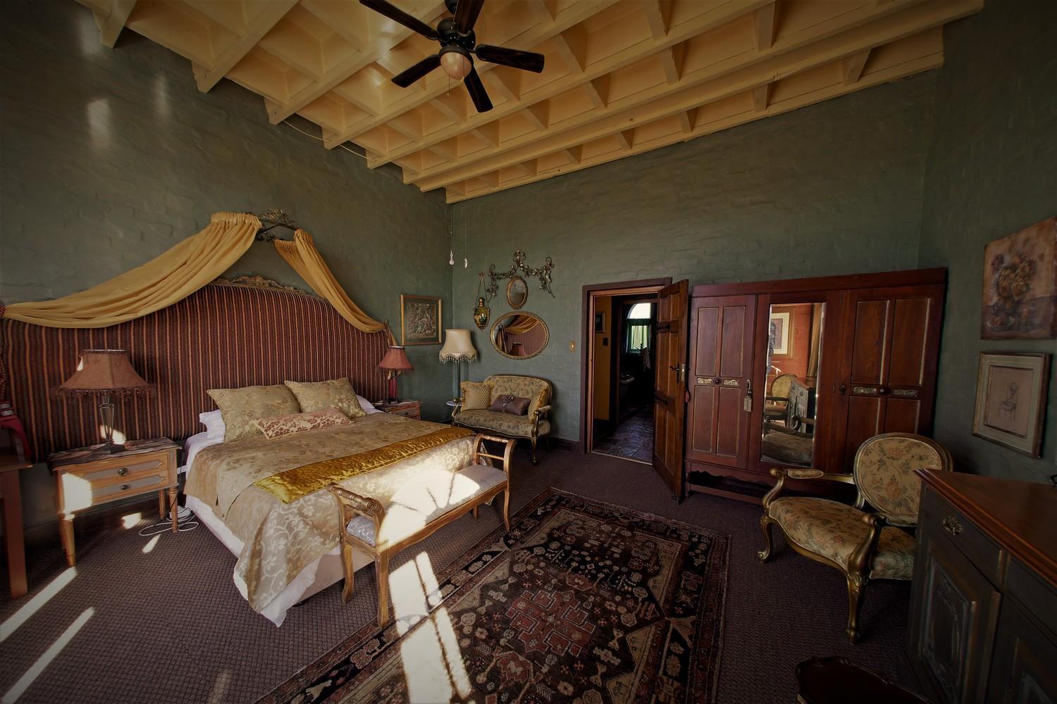 Готель Bygracealone Manor Outeniekwa Екстер'єр фото