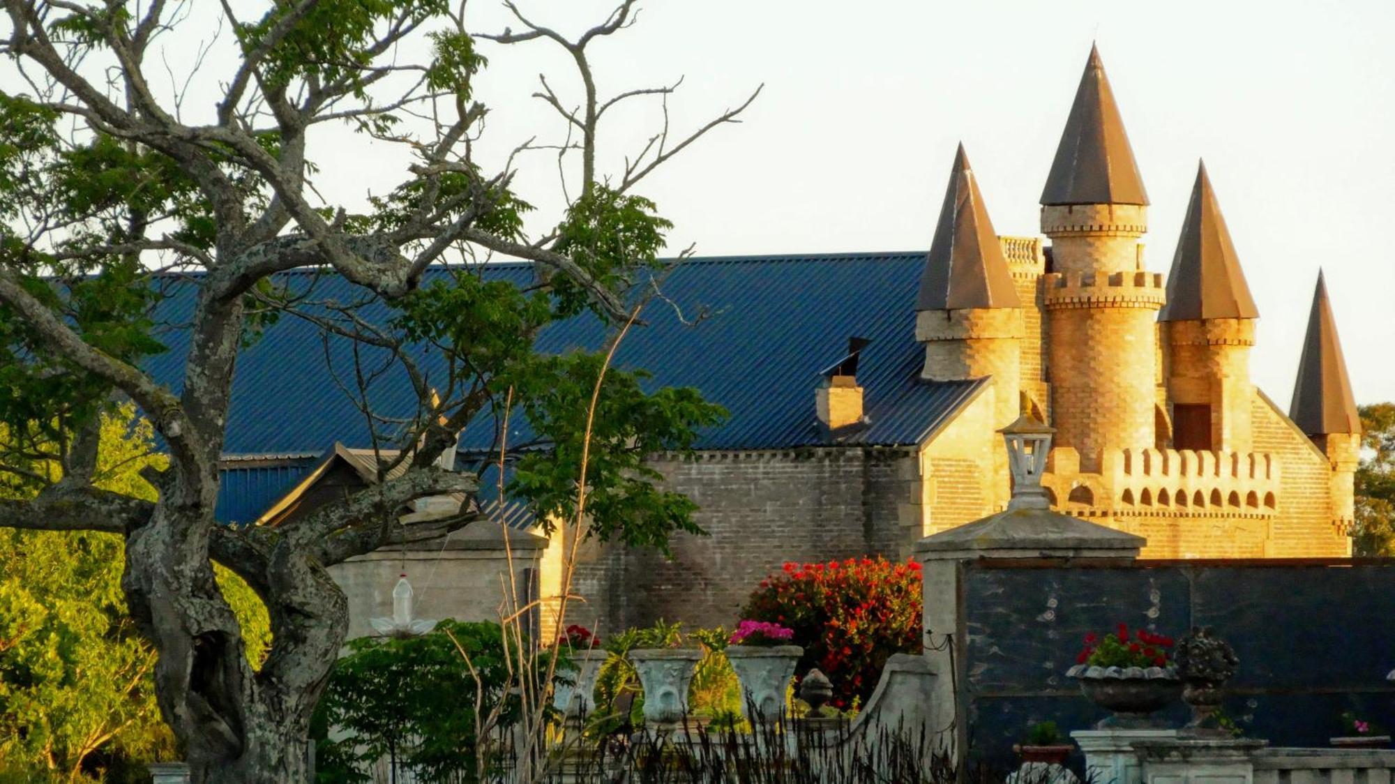 Готель Bygracealone Manor Outeniekwa Екстер'єр фото